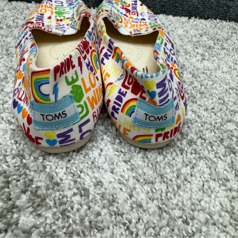 TOMS Alpargatas Pride‎ love rainbow slip on loafers shoes women's size 7